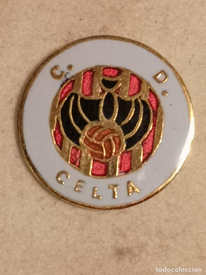 Coleccionismo deportivo: PIN FUTBOL - VALENCIA - CD CELTA