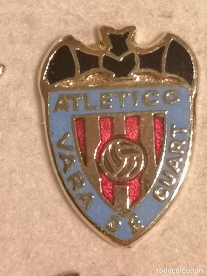 Coleccionismo deportivo: PIN FUTBOL - VALENCIA - ATLETICO VARA DE CUART