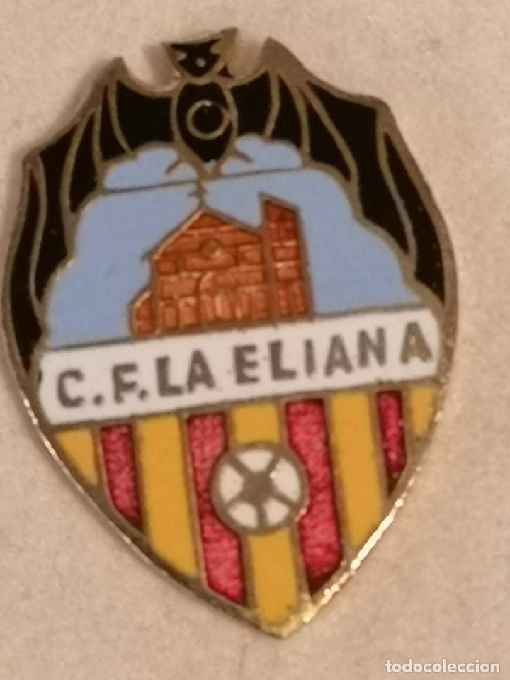 Coleccionismo deportivo: PIN FUTBOL - VALENCIA - L'ELIANA - CF LA ELIANA