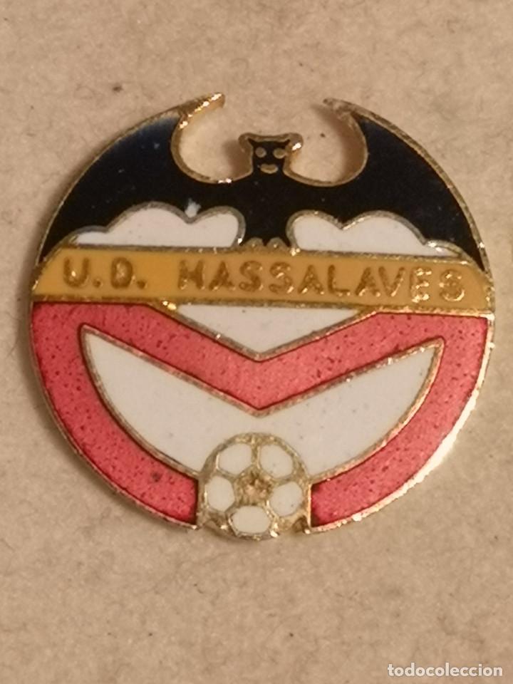 Coleccionismo deportivo: PIN FUTBOL - VALENCIA - MASSALAV&Eacute;S - UD MASSALAVES