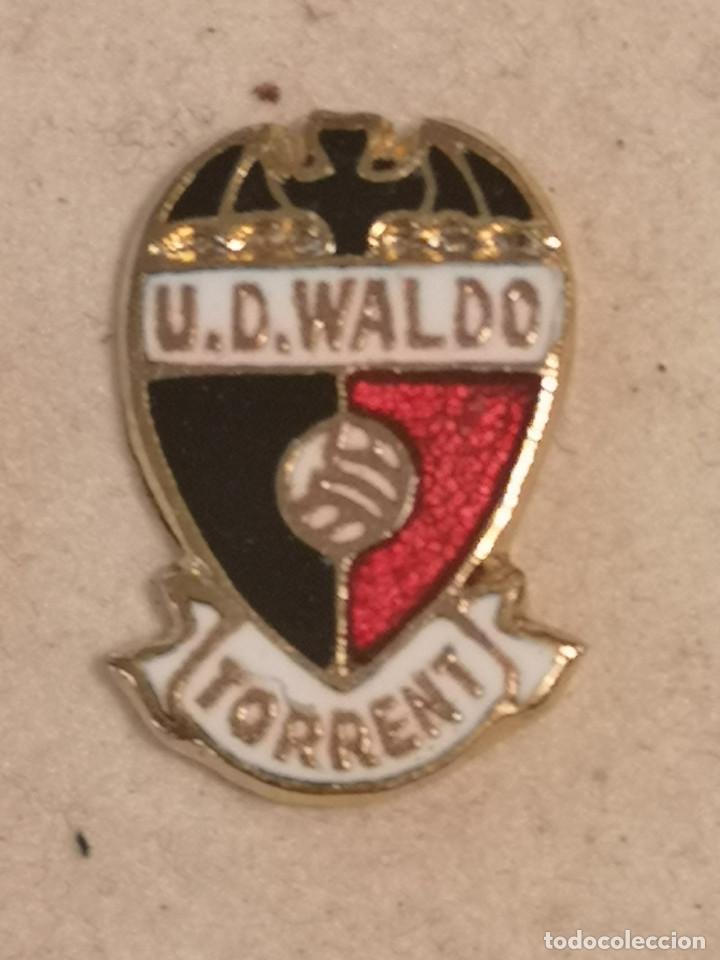 Sammelleidenschaft Sport: PIN FUTBOL - VALENCIA - TORRENT - UD WALDO