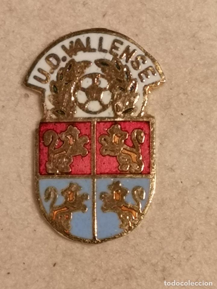 Sammelleidenschaft Sport: PIN FUTBOL - VALENCIA - ALC&Agrave;NTERA DE X&Uacute;QUER - UD VALLENSE