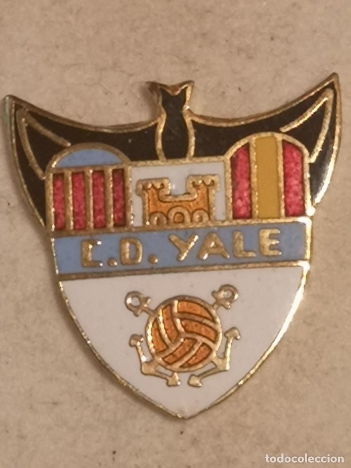 Sammelleidenschaft Sport: PIN FUTBOL - VALENCIA - CD YALE