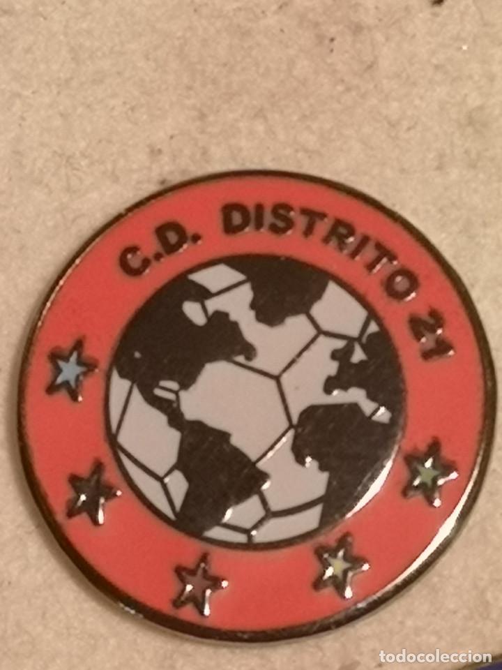 Sammelleidenschaft Sport: PIN FUTBOL - VALENCIA - CD DISTRITO 21