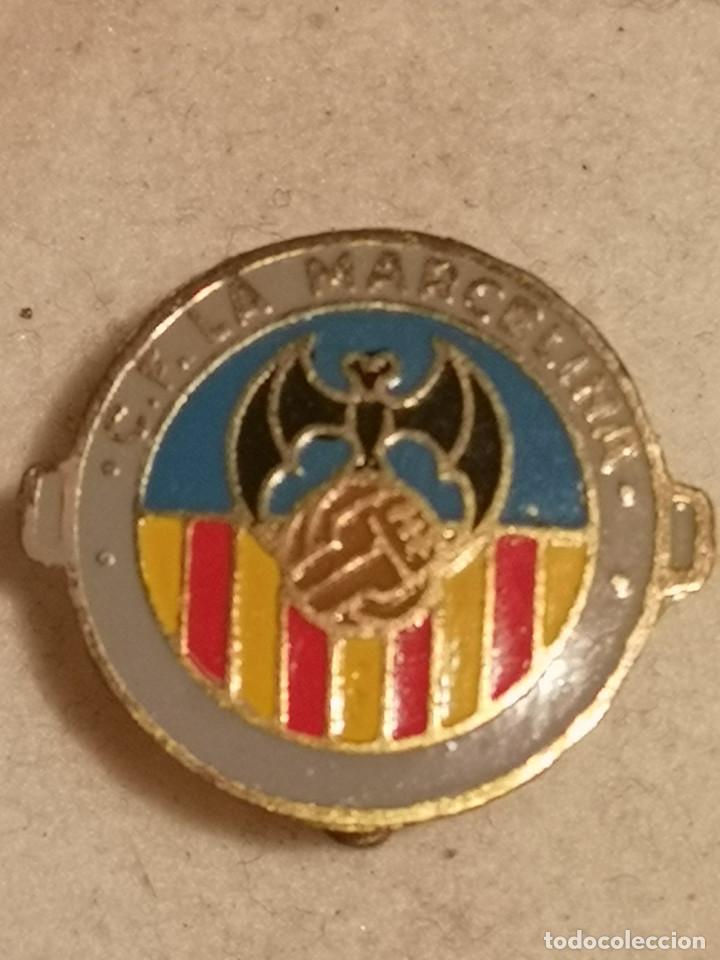 Sammelleidenschaft Sport: PIN FUTBOL - VALENCIA - CF LA MARCELINA - Solapa