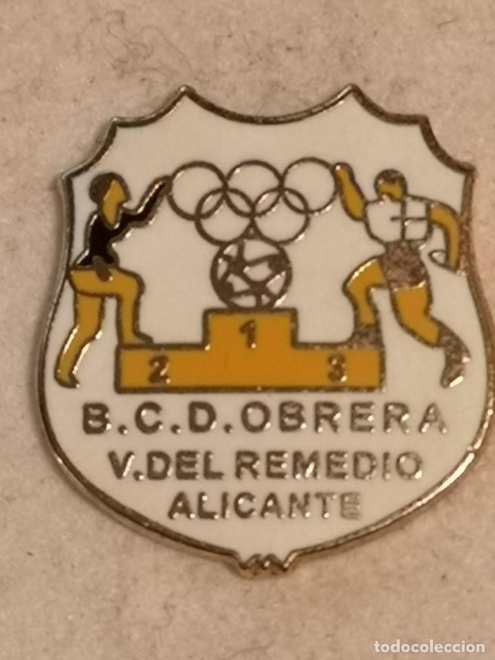 Coleccionismo deportivo: PIN FUTBOL - ALACANT / ALICANTE - BCD OBRERA VIRGEN DEL REMEDIO