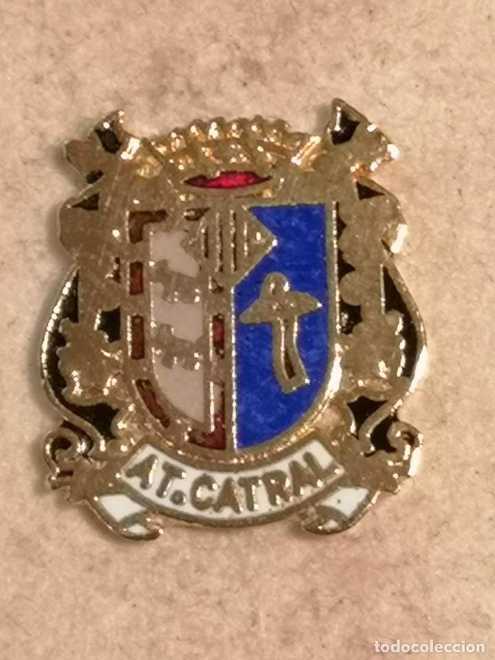 Collezionismo sportivo: PIN FUTBOL - ALACANT / ALICANTE - CATRAL - AT. CATRAL