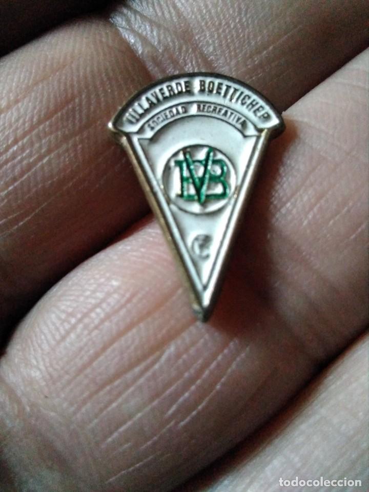 Coleccionismo deportivo: Insignia pins f&uacute;tbol VILLAVERDE BOETTICHEP SOCIEDAD RECREATIVA