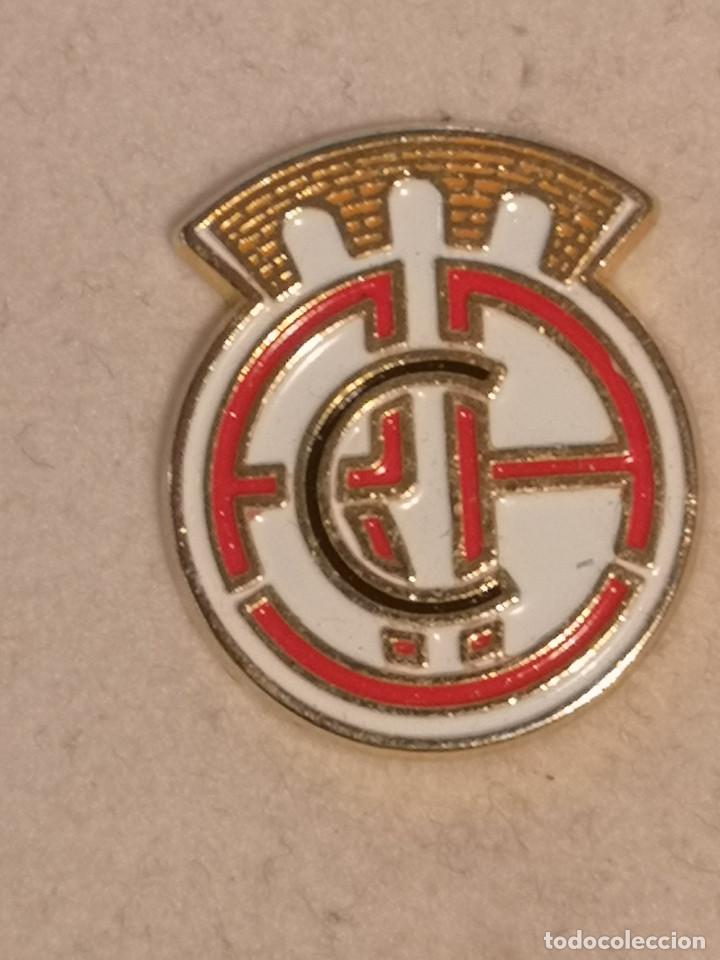 Collezionismo sportivo: PIN FUTBOL - LEON - VEGA DE ESPINAREDA - CLUB RACING ARENAS