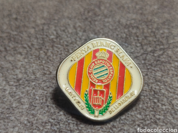 Coleccionismo deportivo: ANTIGUO PIN PENYA BLANC i BLAVA SANT FELIU DE LLOBREGAT