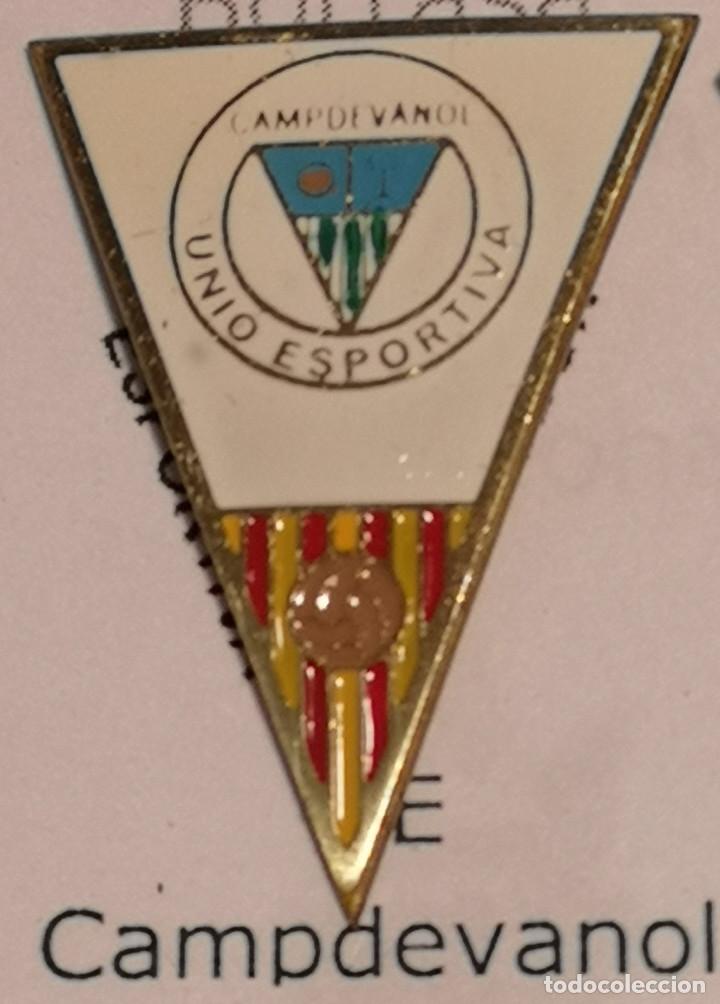 Coleccionismo deportivo: PIN FUTBOL - GIRONA - CAMPDEVANOL UE CAMPDEVANOL - Foto 1