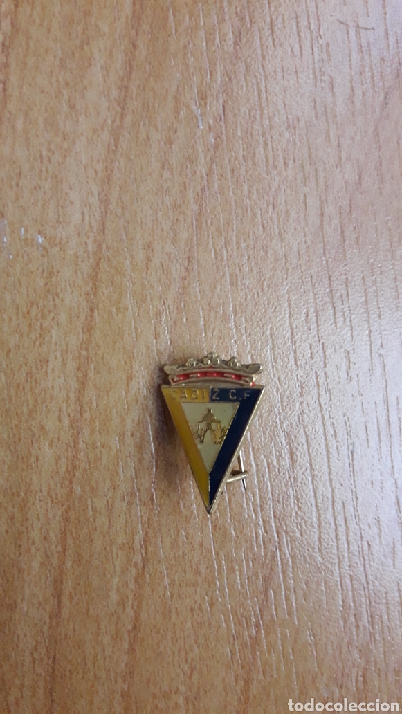 Collectionnisme sportif: INSIGNIA IMPERDIBLE C&Aacute;DIZ CLUB DE F&Uacute;TBOL
