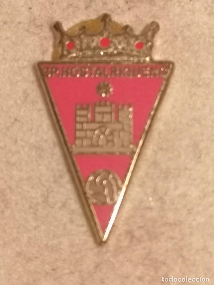 Sammelleidenschaft Sport: PIN FUTBOL - GIRONA - HOSTALRIC - SP HOSTALRIQUE&Ntilde;O