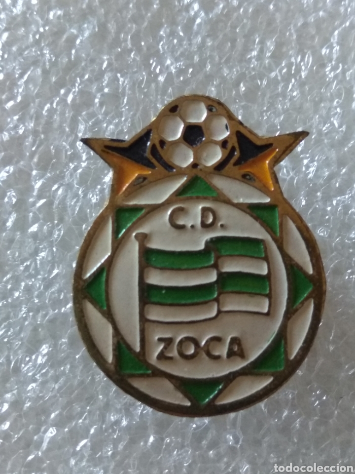 Colecionismo desportivo: PIN F&Uacute;TBOL, OJAL, C.D. ZOCA