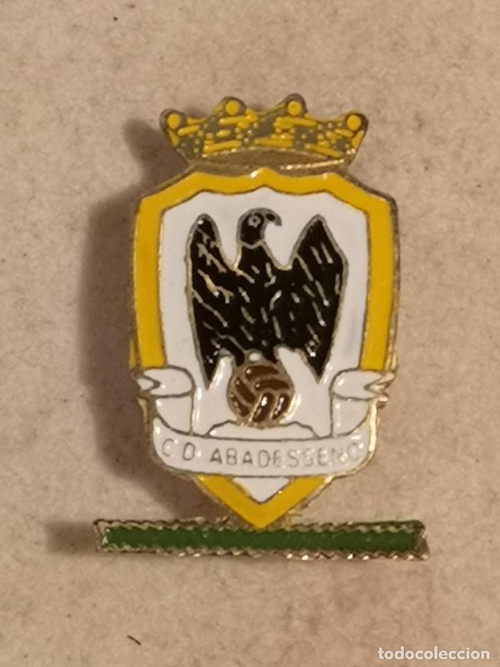 Collezionismo sportivo: PIN FUTBOL - GIRONA - SANT JOAN DE LES ABADESSES - CD ABADESSENC - Solapa