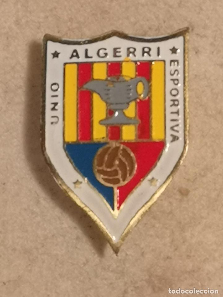 Colecionismo desportivo: PIN FUTBOL - LLEIDA - ALGERRI - UE ALGERRI - Solapa
