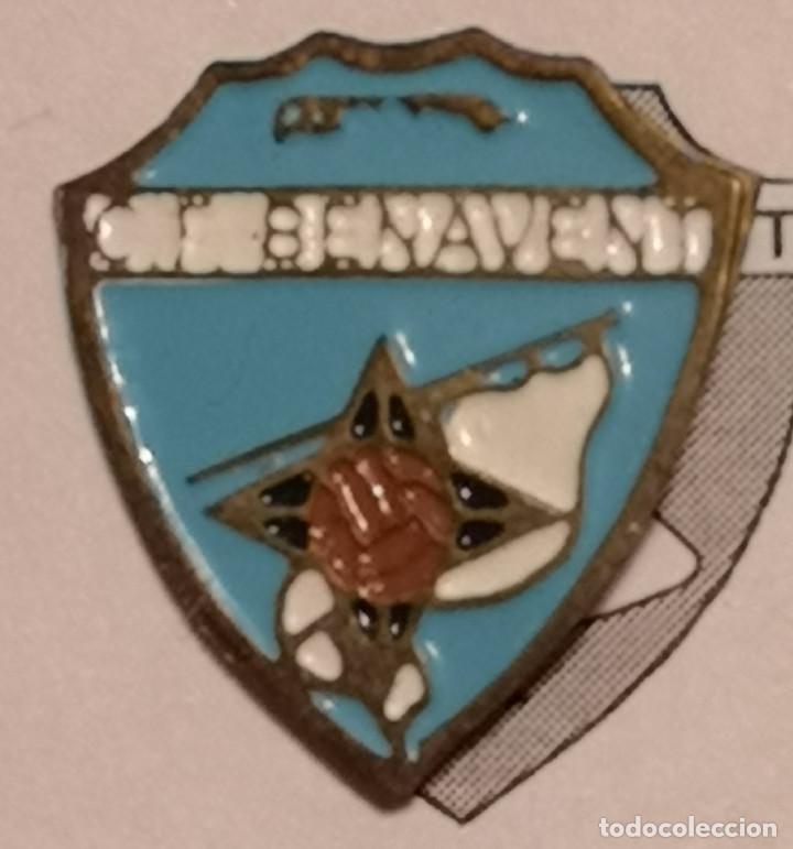 Collezionismo sportivo: PIN FUTBOL - LLEIDA - BENAVENT DE SEGRI&Agrave; - CF BENAVENT