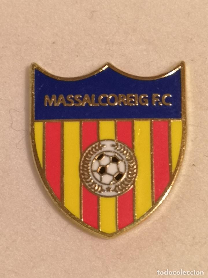 Collezionismo sportivo: PIN FUTBOL - LLEIDA - MASSALCOREIG - MASSALCOREIG FC