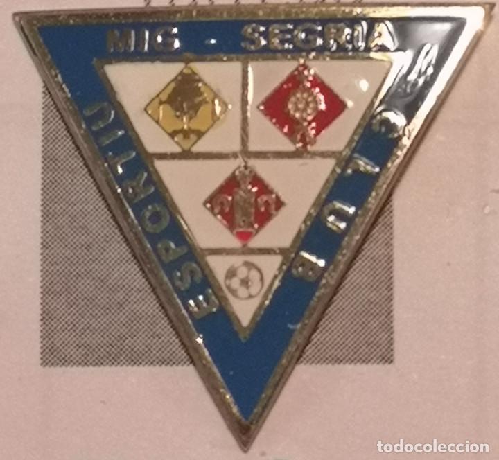 Collezionismo sportivo: PIN FUTBOL - LLEIDA - TORREFARRERA - CE MIG-SEGRI&Agrave;