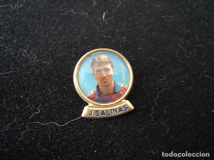 Coleccionismo deportivo: PIN DE julio salinas. DREAM TEAM DEL BAR&Ccedil;A. A&Ntilde;OS 90. DIARIO SPORT. diametro 22 mm