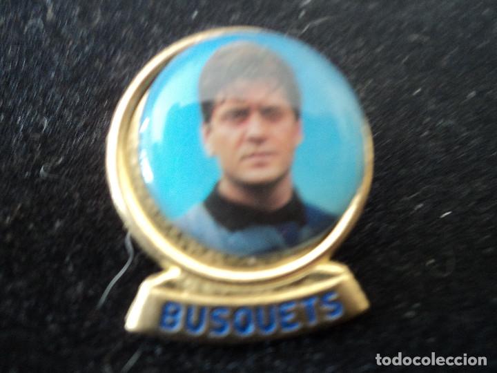 Coleccionismo deportivo: PIN DE busquet, padre. DREAM TEAM DEL BAR&Ccedil;A. A&Ntilde;OS 90. DIARIO SPORT. diametro 22 mm
