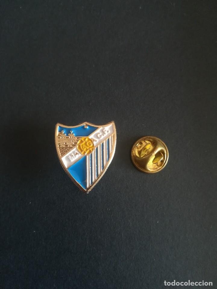 insignia/pin del equipo de fútbol conil cf (cád - Buy Football pins on  todocoleccion