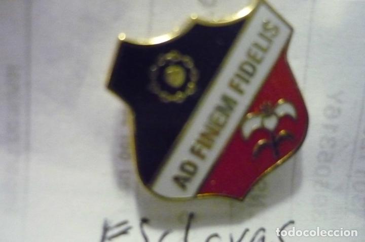 Collectionnisme sportif: pin futbol ad finem fidelis esclavas.-fed cantabria
