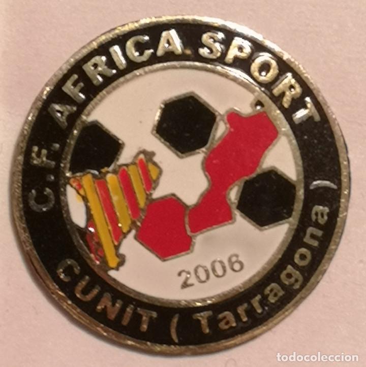 Collezionismo sportivo: PIN FUTBOL - TARRAGONA - CUNIT - CF AFRICA SPORT