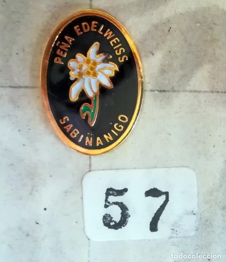 Collezionismo sportivo: PIN FUTBOL - PE&Ntilde;A EDELWEISS - HUESCA