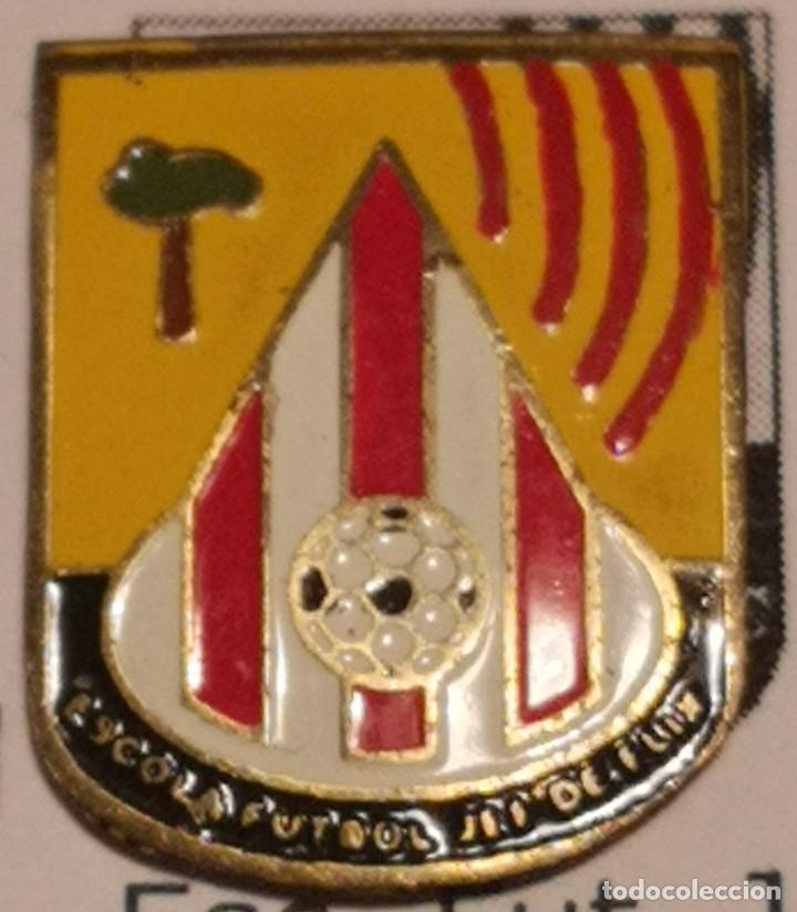 Collezionismo sportivo: PIN FUTBOL - TARRAGONA - FLIX - ESCOLA FUTBOL JUVENIL FLIX