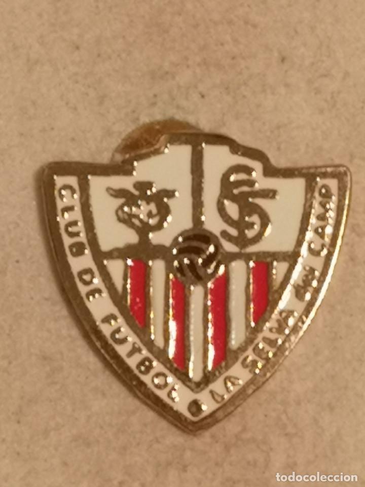 Collezionismo sportivo: PIN FUTBOL - TARRAGONA - LA SELVA DEL CAMP - CF LA SELVA DEL CAMP