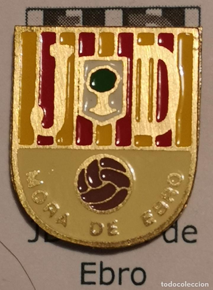 Collezionismo sportivo: PIN FUTBOL - TARRAGONA - MORA D'EBRE - JD MORA DE EBRO