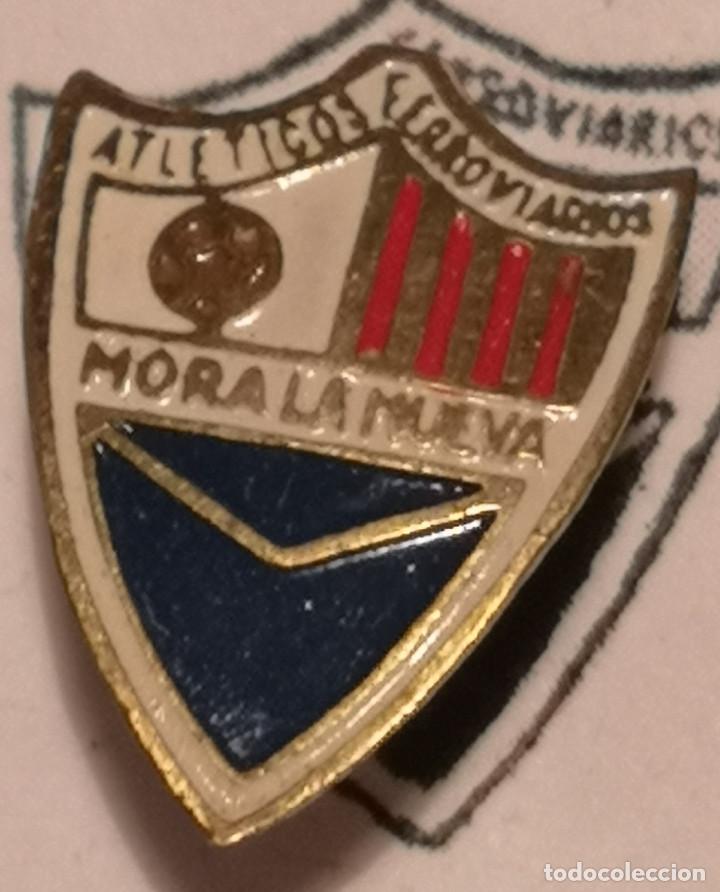 Collezionismo sportivo: PIN FUTBOL - TARRAGONA - MORA LA NOVA - ATLETICOS FERROVIARIOS - Aguja