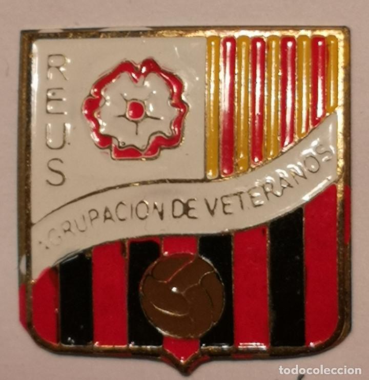 Collezionismo sportivo: PIN FUTBOL - TARRAGONA - REUS - AGRUPACION DE VETERANOS DEL REUS DEPORTIU