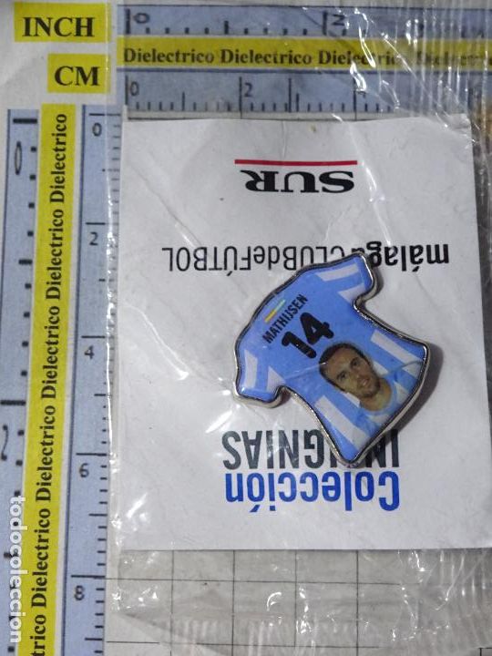 Sammelleidenschaft Sport: PIN DE DEPORTES. M&Aacute;LAGA CLUB DE F&Uacute;TBOL 2011 2012. JUGADOR 14 MATHIJSEN. HOLANDA AZ ALKMAAR WILLEM II