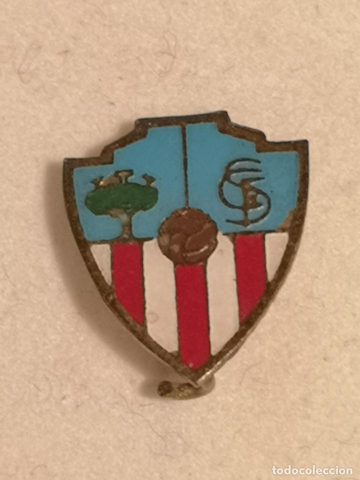 Collezionismo sportivo: PIN FUTBOL - TARRAGONA - LA SELVA DEL CAMP - CF LA SELVA DEL CAMPO - Aguja