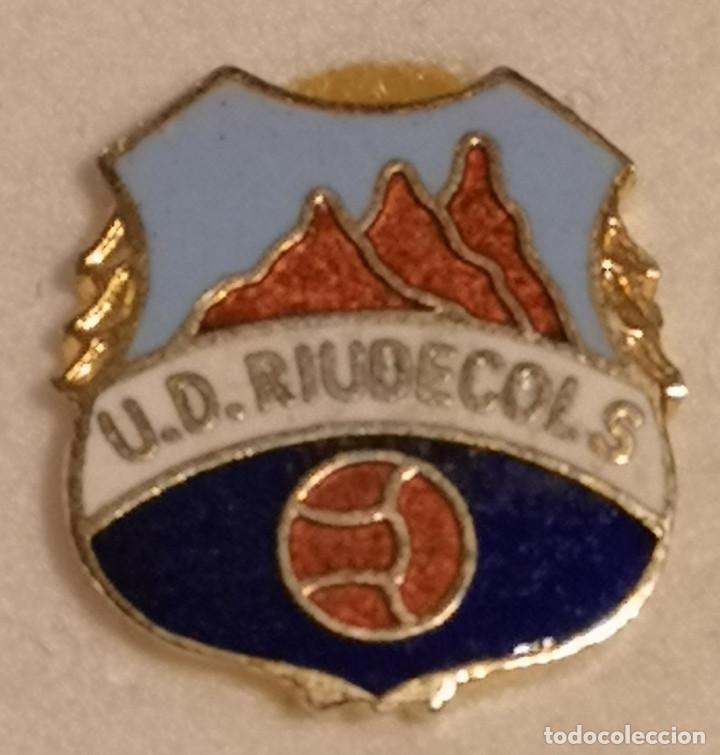 Collezionismo sportivo: PIN FUTBOL - TARRAGONA - RIUDECOLS - UD RIUDECOLS