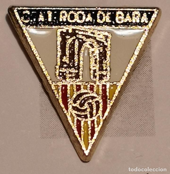 Collezionismo sportivo: PIN FUTBOL - TARRAGONA - RODA DE BER&Agrave; - C.ATL. RODA DE BARA