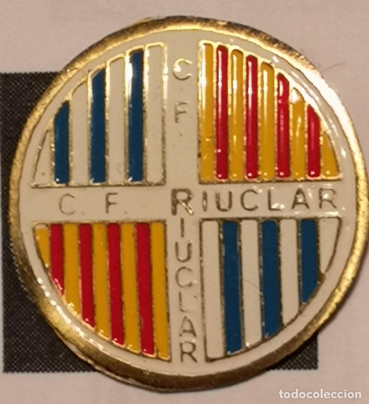 Collezionismo sportivo: PIN FUTBOL - TARRAGONA - CF RIUCLAR