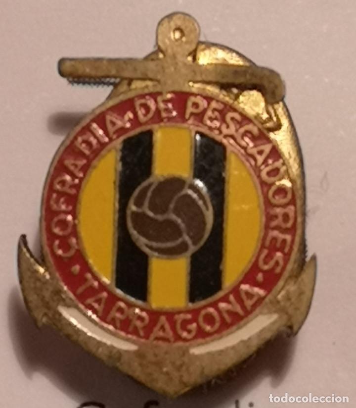 Sammelleidenschaft Sport: PIN FUTBOL - TARRAGONA - COFRADIA DE PESCADORES - Solapa