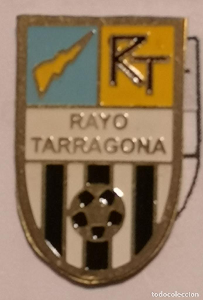 Sammelleidenschaft Sport: PIN FUTBOL - TARRAGONA - RAYO TARRAGONA
