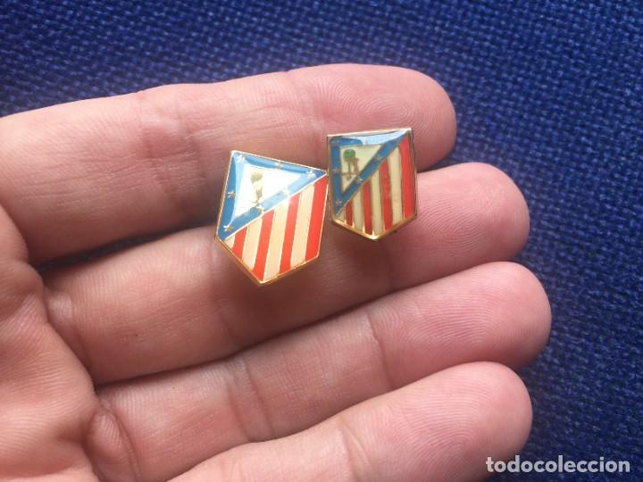 Sammelleidenschaft Sport: LOTE 2 PINS FUTBOL ATLETICO MADRID ESCUDO