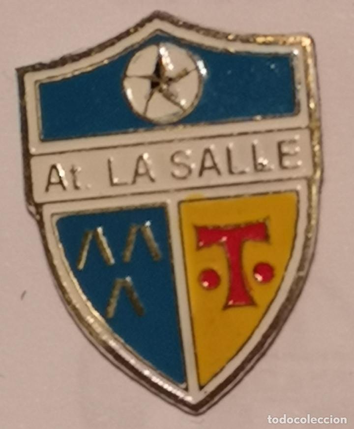 Sammelleidenschaft Sport: PIN FUTBOL - TARRAGONA - At. LA SALLE