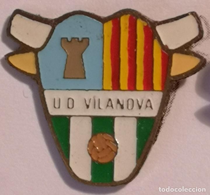 Sammelleidenschaft Sport: PIN FUTBOL - TARRAGONA - VILANOVA D'ESCORNALBOU - UD VILANOVA