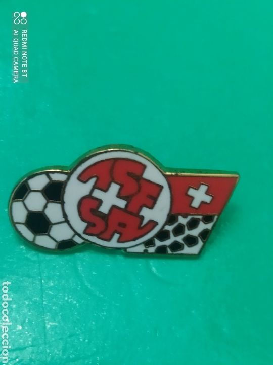 Coleccionismo deportivo: PINS DE F&Uacute;TBOL FEDERACI&Oacute;N SUIZA DE F&Uacute;TBOL