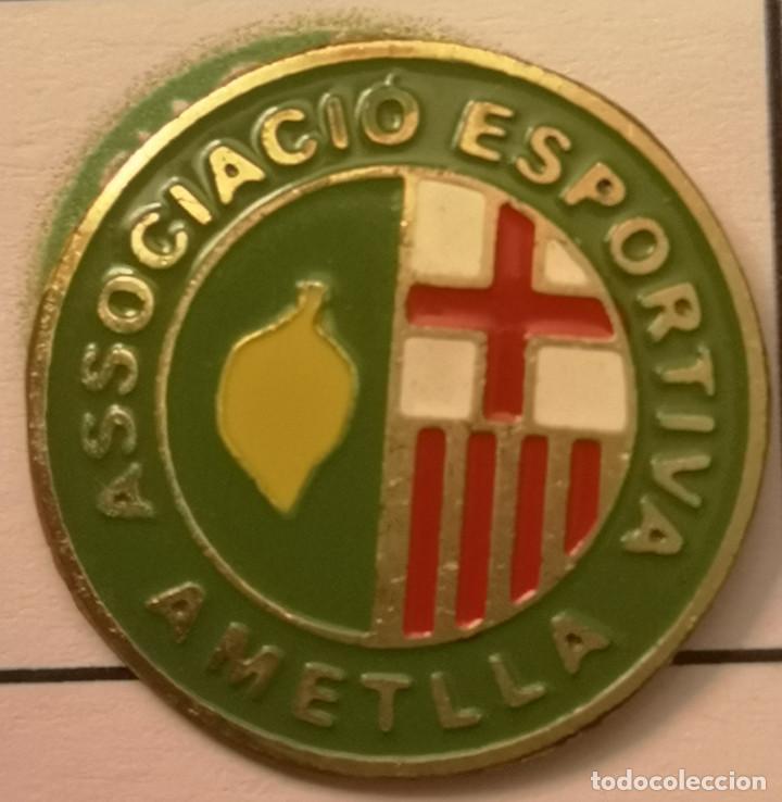 Collezionismo sportivo: PIN FUTBOL - BARCELONA - AMETLLA DEL VALLES - ASSOCIACIO ESPORTIVA AMETLLA