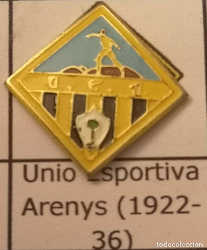 Collezionismo sportivo: PIN FUTBOL - BARCELONA - ARENYS DE MAR - UE ARENYS - Escudo de 1922 a 1936