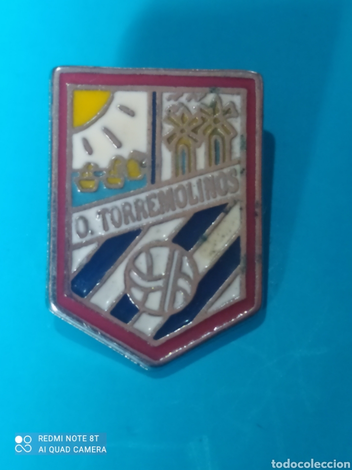 Sammelleidenschaft Sport: PINS DE F&Uacute;TBOL DEPORTIVO TORREMOLINOS MALAGA