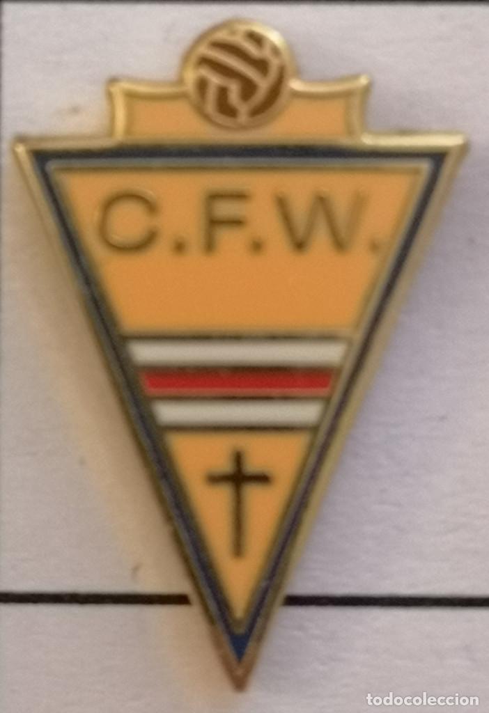 Sammelleidenschaft Sport: PIN FUTBOL - BARCELONA - SANTA COLOMA DE GRAMENET - CF WASHINGTON