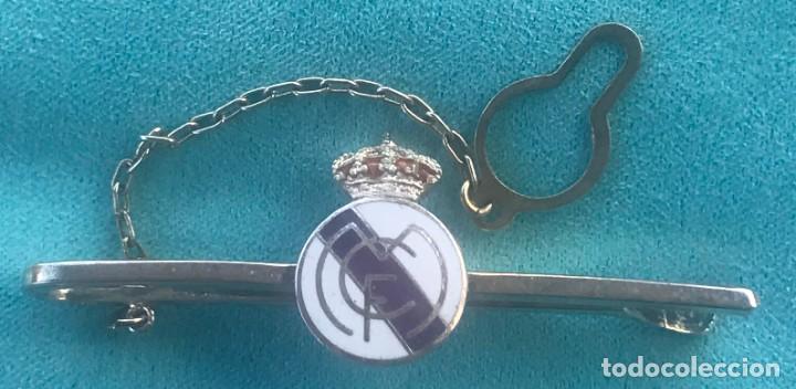 Collectionnisme sportif: ANTIGUO PASACORBATAS DEL REAL MADRID, DE PLATA Y ESMALTES, TAL COMO SE VE EN LAS FOTOGRAFIAS PUESTAS